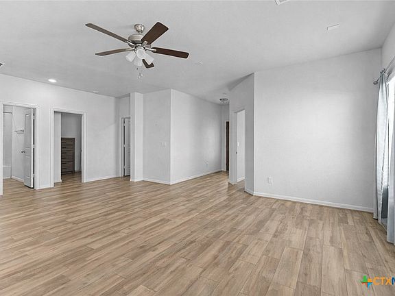 4th image of 216 Blue Hibiscus Dr