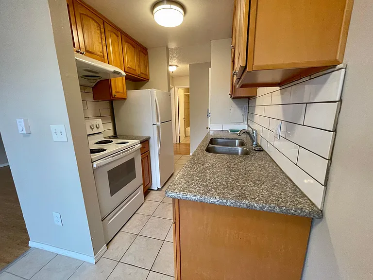 6814 Rainier Ave S #10 — Photo 2