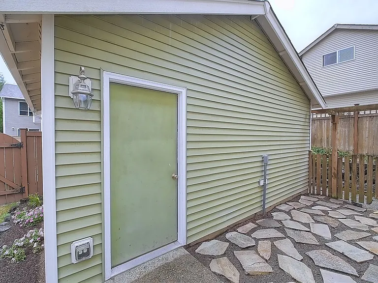 7617 Orchard Ave SE — Photo 2
