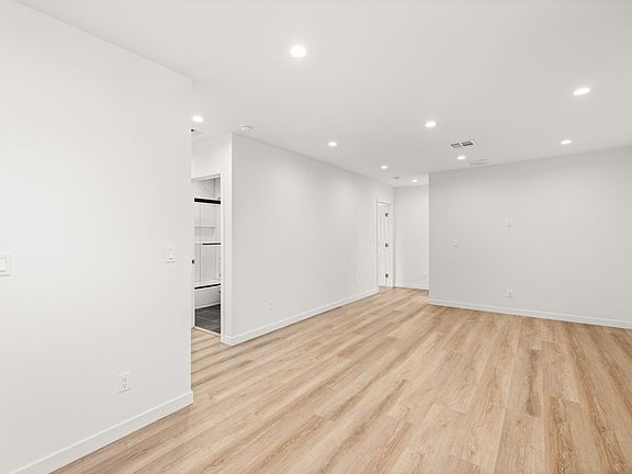 5th image of 4700 S Gramercy Pl #4702
