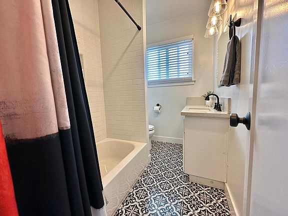 3rd image of 763 N Redondo Ave #763B
