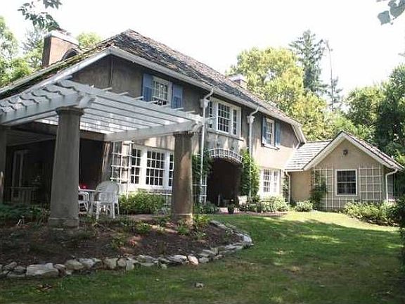 Cottage Features