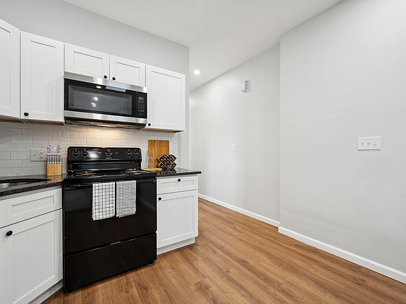 3rd image of 1211 W Cambria St Floor 3