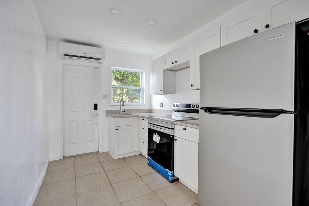 306 NE 13th Avenue, photo 4