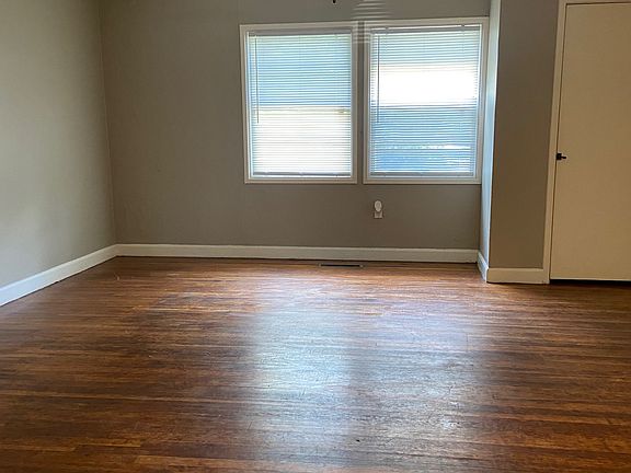 5th image of 300 Cherry Hill Dr #6