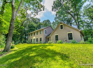 3756 Oakbluff Dr SE, Grand Rapids, MI 49546