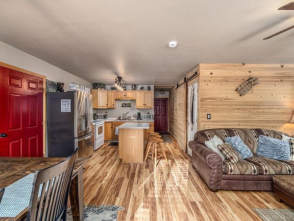 5th image of 2225 E Sidehill Dr