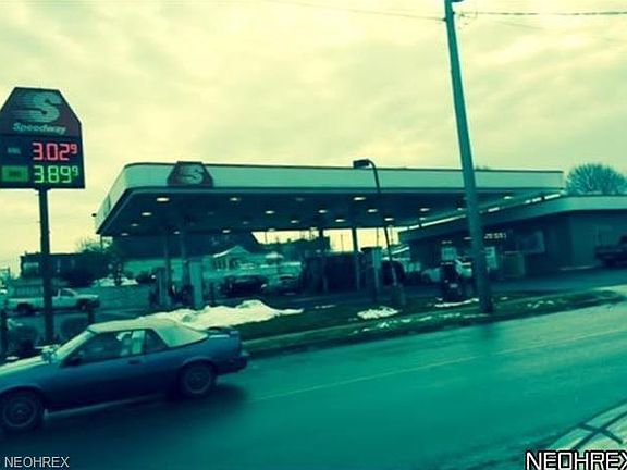 3rd image of 209 W State St
