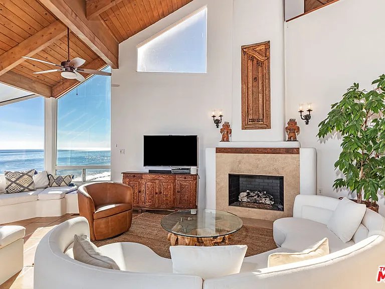 24408 Malibu Rd — Photo 16