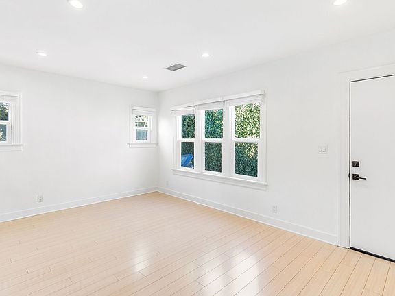 2nd image of 1135 N Hudson Ave #1137