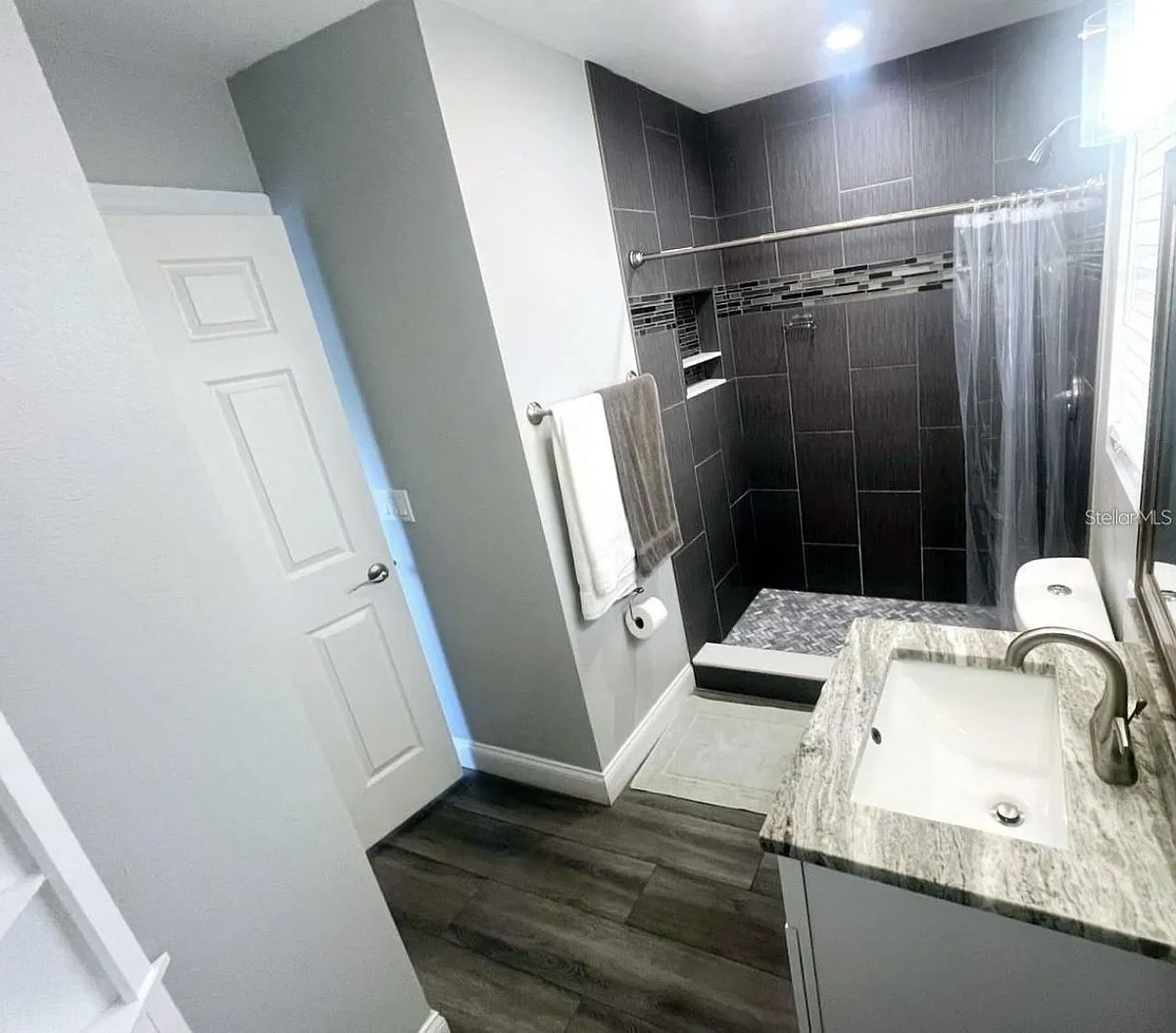 Building Photo - 4803 Roush Ave #STUDIO