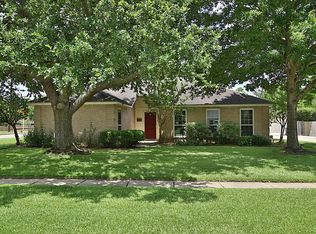 8103 Town Creek Dr, Houston, TX 77095