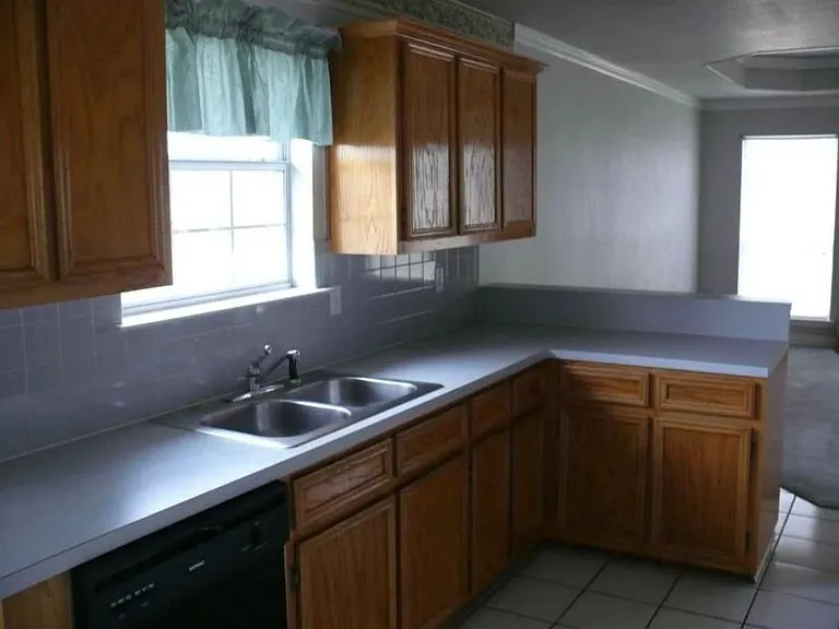 601 Man O War Dr — Photo 6