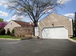 1060 Dartmouth Dr, Wheaton, IL