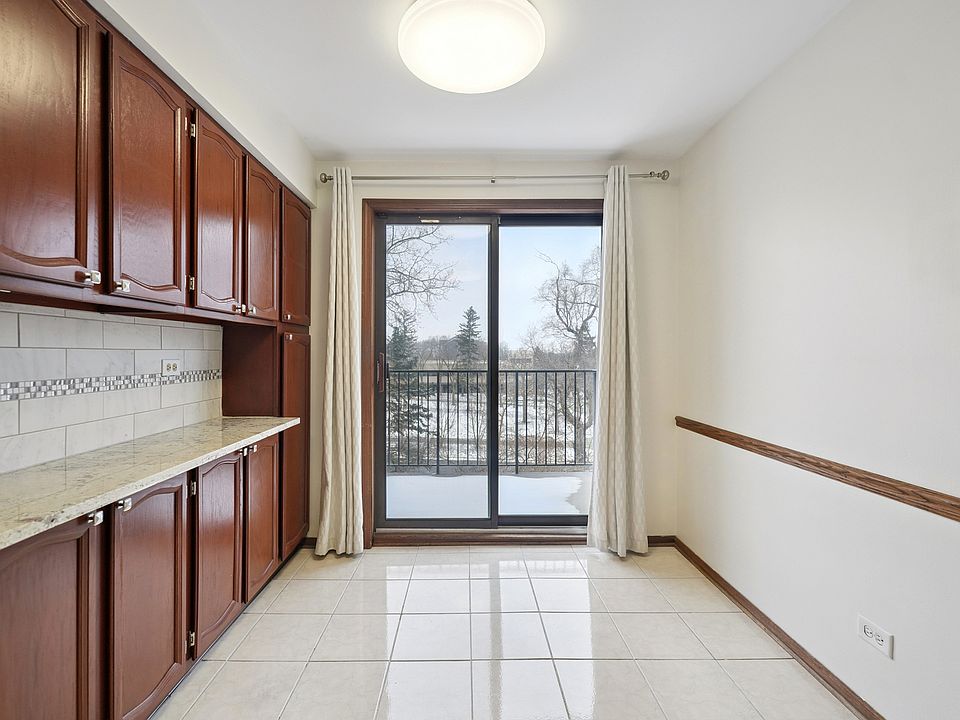 2nd image of 1S150 Spring Rd APT 4-K
