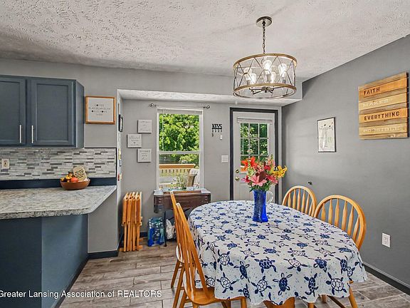 4th image of 1411 Adams St