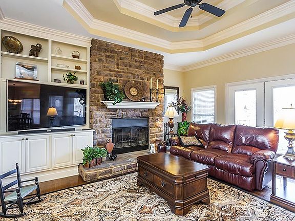 5th image of 4055 Port Royal Dr