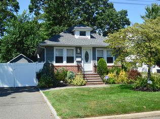 2257 Van Nostrand Ave, Merrick, NY 11566