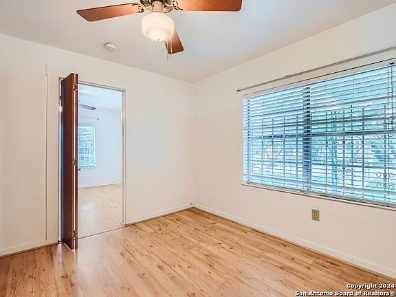 5th image of 207 COLFAX ST