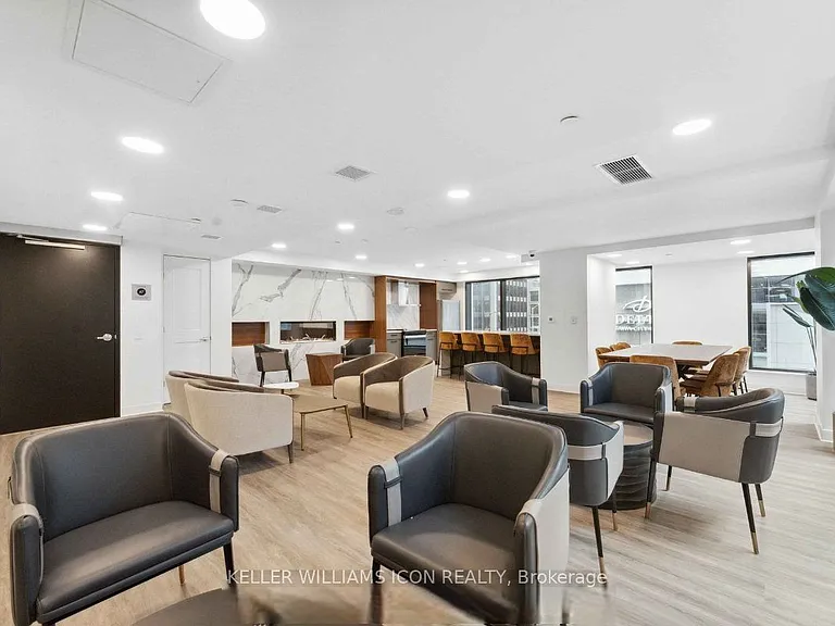 340 Queen St #2210 — Photo 13