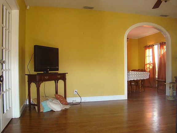 3rd image of 421 Palmero St