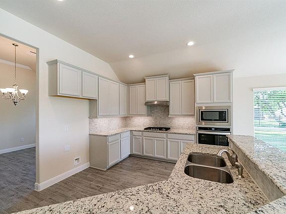 3rd image of 211 Houston Point Dr