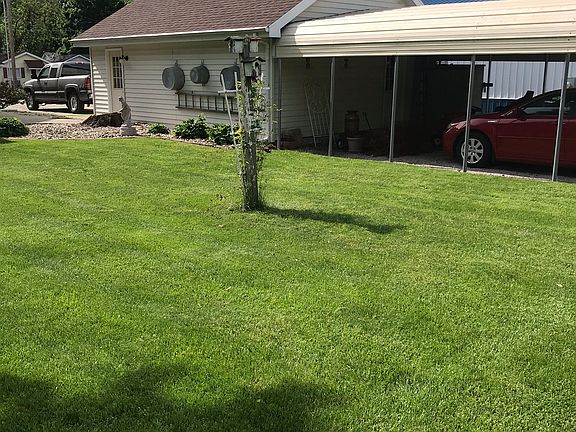 Garage w/ 21x24 Awning