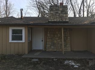 909 SE 26th St, Topeka, KS 66605
