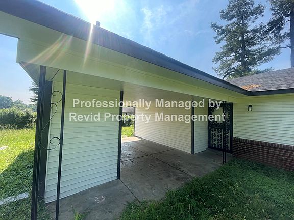 2nd image of 653 Western Park Dr