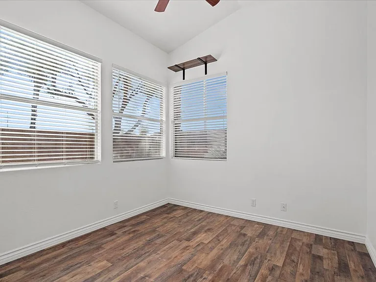 8137 Dartmoor Ave — Photo 12
