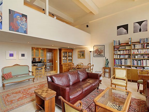 2nd image of 135 W 70th St APT 10B