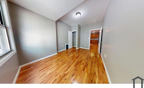 5th image of 31 Stanley Ave APT 2