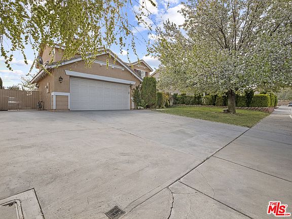 2nd image of 36638 Oak Hill St