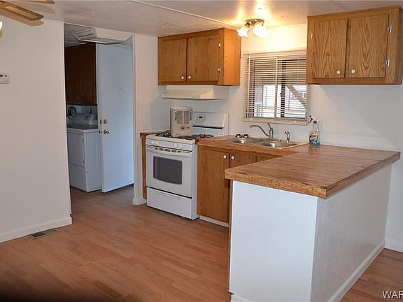 3rd image of 3084 E Northfield Ave