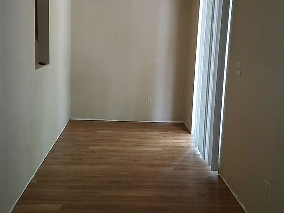 4th image of 3017 Viking Dr APT 6
