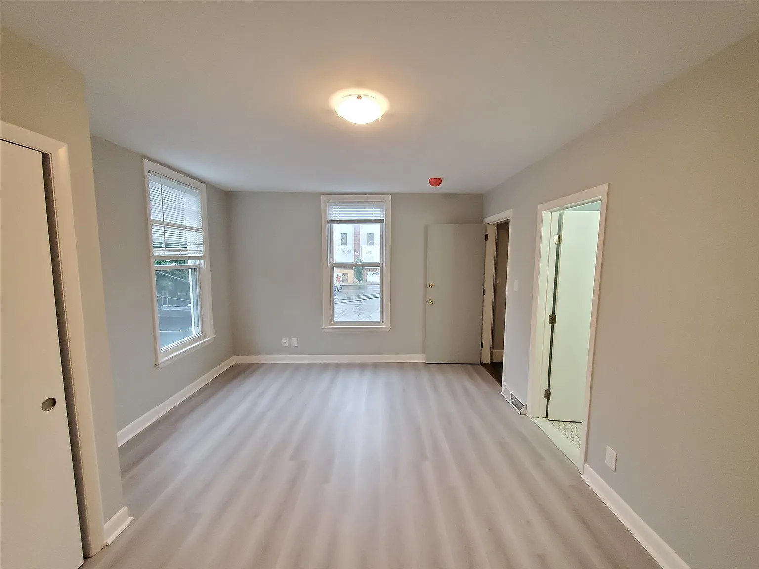 Studio, 400 sqft, $2,300 — Photo 2