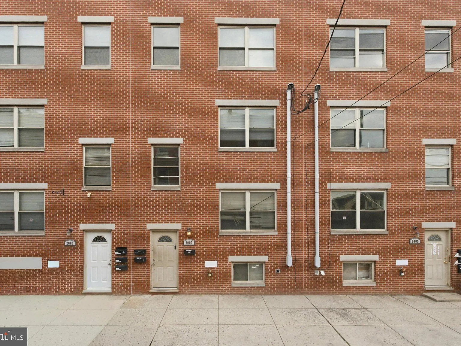 3 bed, 2.0 bath, 1000 sqft, $1,750 — Photo 3