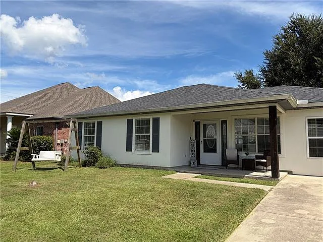 3 bed, 2.0 bath, 1250 sqft, $2,000 — Photo 2