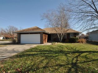 316 Hillcrest Ave, Nixa, MO 65714