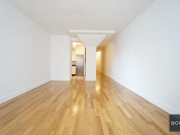 3rd image of 201 E 69th St APT 10M