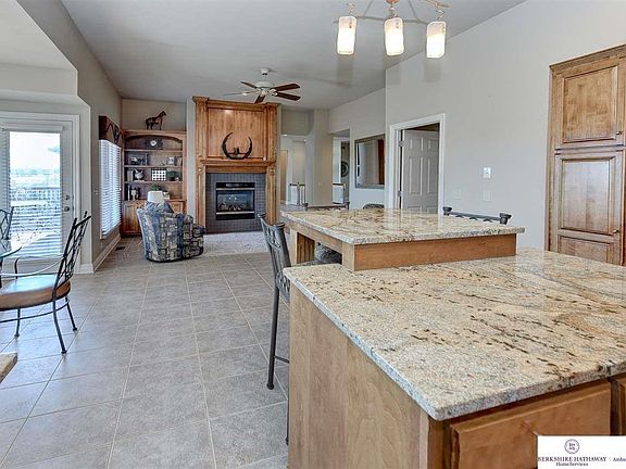 5th image of 15916 Curtis Ave