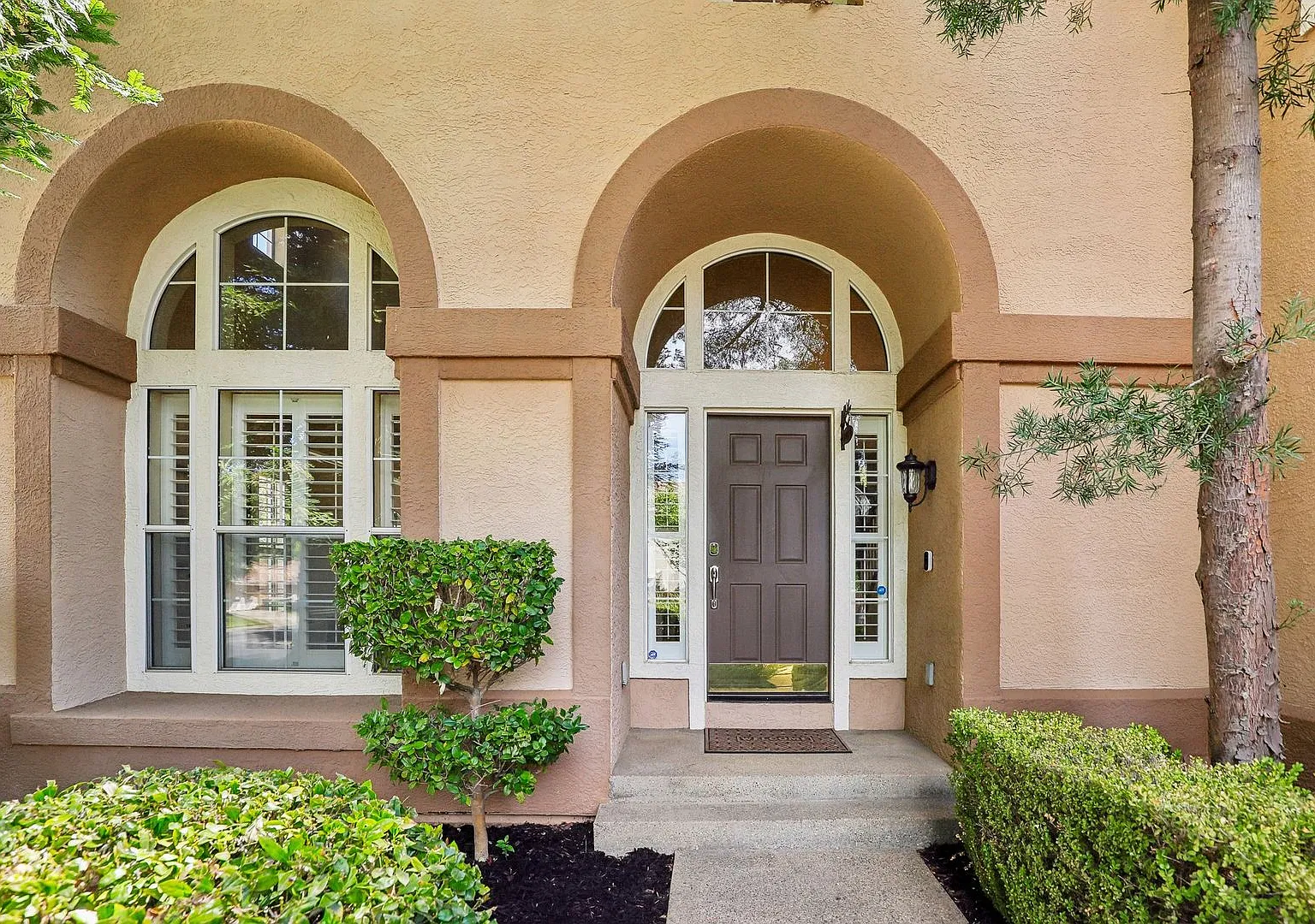 Spacious 4-Bedroom, 3-Bathroom Home with Private Pool in Roseville — Photo 4