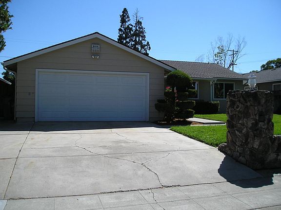 3rd image of 1576 Tobias Dr