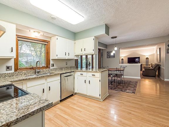 4th image of 10311 N Crosset Hill Dr