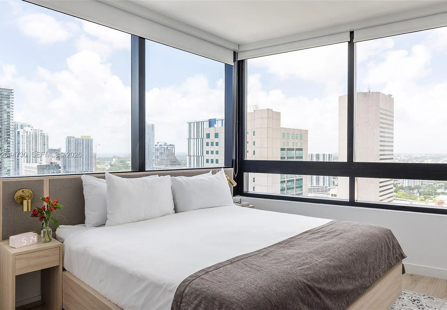 2 bed, 2.0 bath, 696 sqft, $5,000 — Photo 3