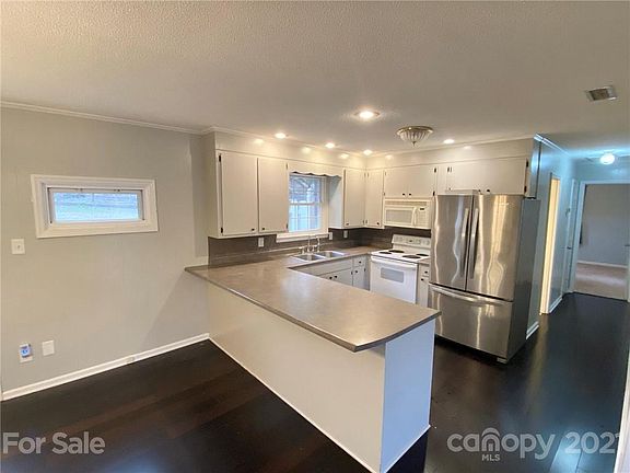 2nd image of 1872 Herbie Cir
