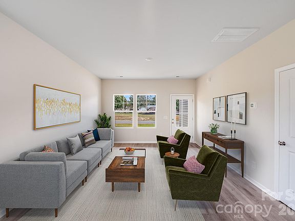 3rd image of 110 Peppervine Ln