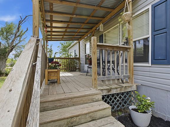 5th image of 612 Lilac Way