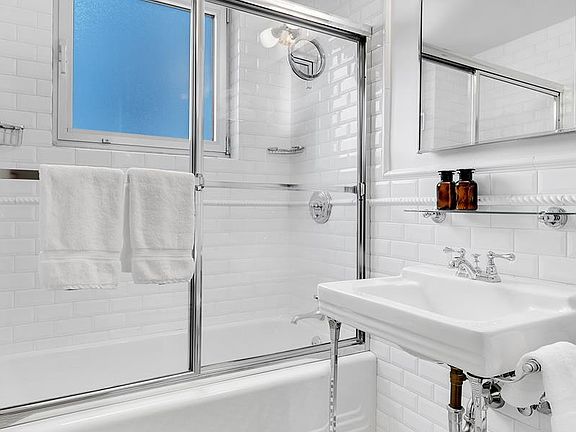 5th image of 45 Sutton Pl S APT 16O