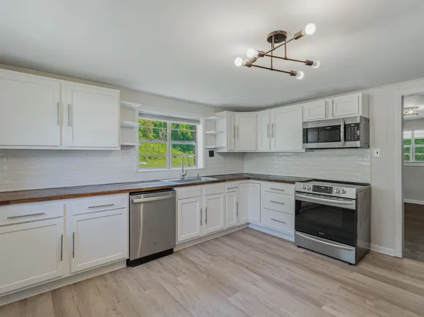 8624 Walnut Springs Ln, Knoxville, TN 37920